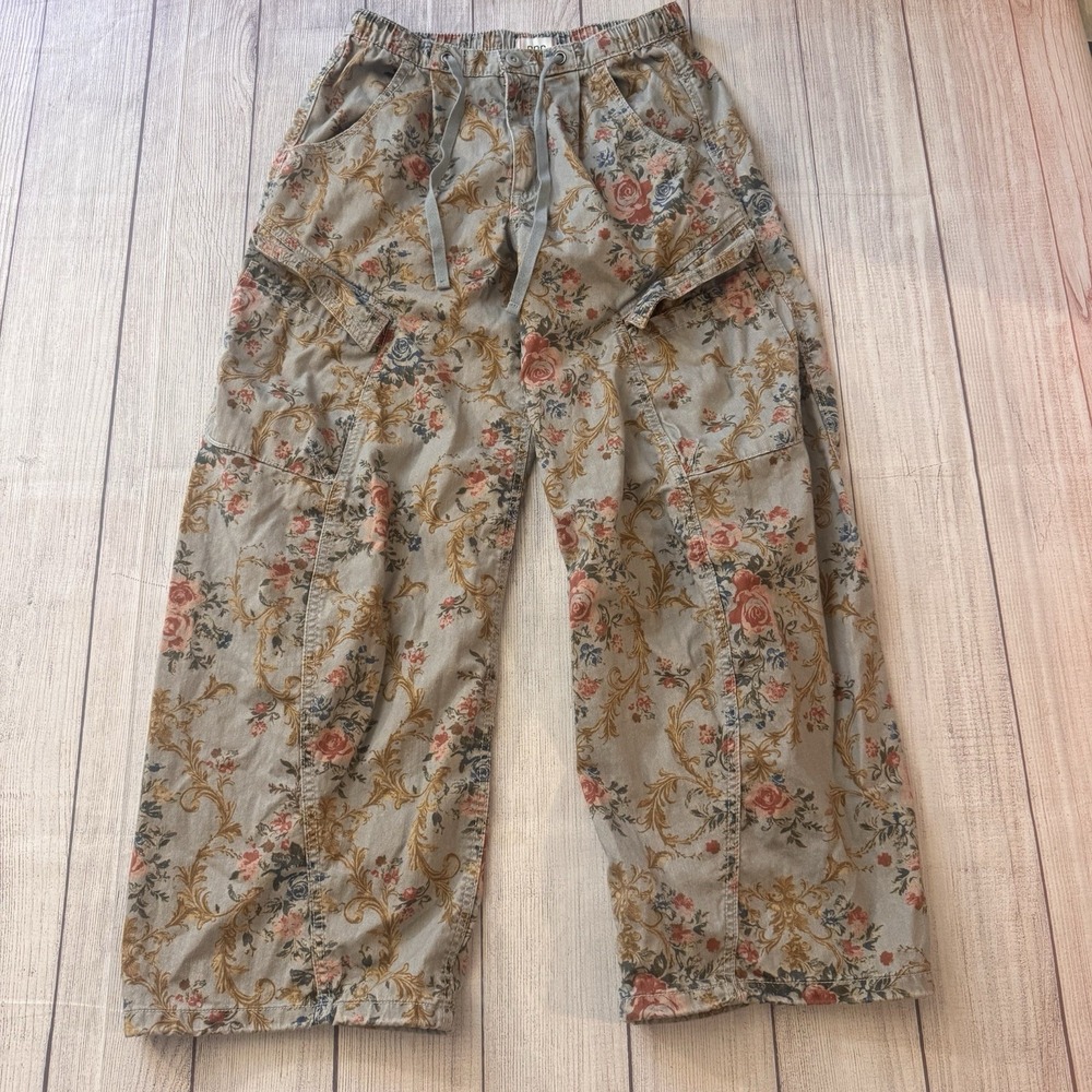BDG Women's Station Cocoon Baggy Barrel Leg Cargo Pant Size XS Floral Boho - Picture 2 of 11